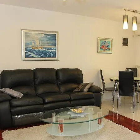 Holiday home House Pine Tree Nerezisca