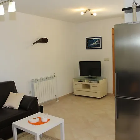 Holiday home House Pine Tree Nerezisca