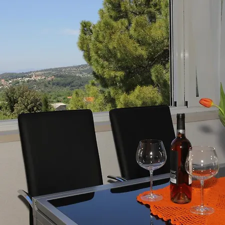 Holiday home House Pine Tree