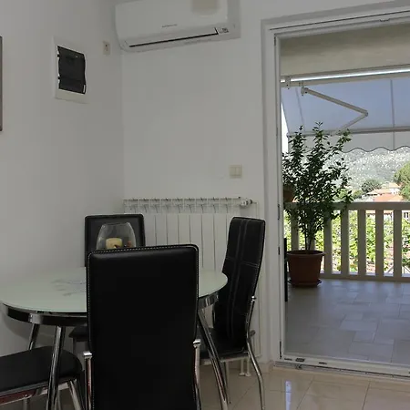 Holiday home House Pine Tree Nerezisca