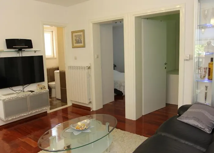 House Pine Tree Vakantiehuis *