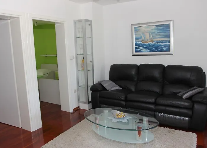 Vakantiehuis House Pine Tree *